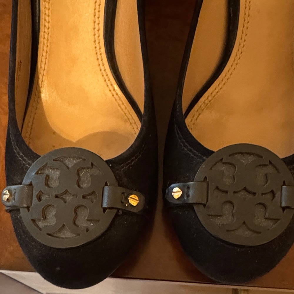 Tory Burch Black Heels with Logo Accent - Picture 3 of 4